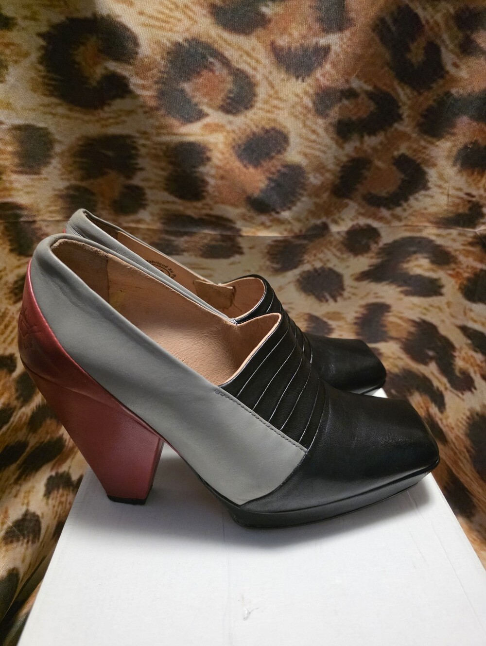 John Fluevog Stay the Course PORTSIDE Pump - Size 7.5